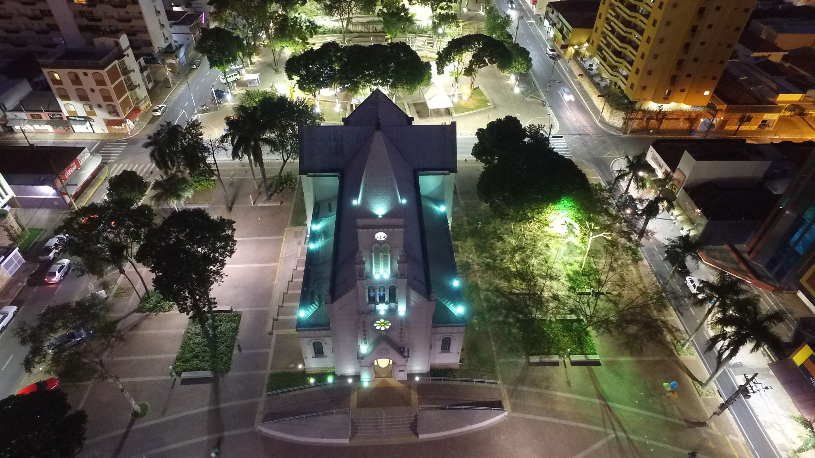 Foto Drone Sobrevoando Igreja - Imagem 0